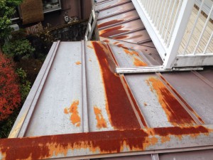 屋根塗装前　錆の状況